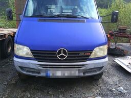 Mercedes-Benz 616 CDI 5-seater flatbed truck as a repair object
