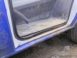 Mercedes-Benz 616 CDI 5-seater flatbed truck as a repair object