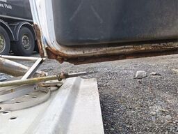 Mercedes-Benz 616 CDI 5-seater flatbed truck as a repair object