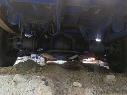 Mercedes-Benz 616 CDI 5-seater flatbed truck as a repair object