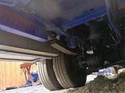 Mercedes-Benz 616 CDI 5-seater flatbed truck as a repair object