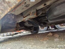 Mercedes-Benz 616 CDI 5-seater flatbed truck as a repair object