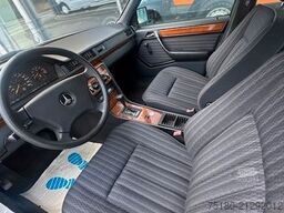 MERCEDES-BENZ 260 E Limousine PKW Oldtimer AHK