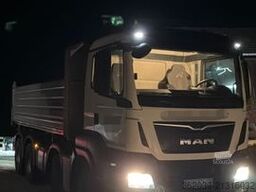MAN TGS 37.500 8X4 2 SK GESTEINSKIPPER BORDMATIK