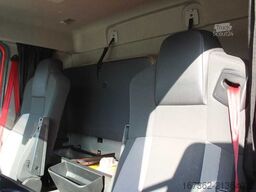 RENAULT D 18, EURO 6, TAIL LIFT