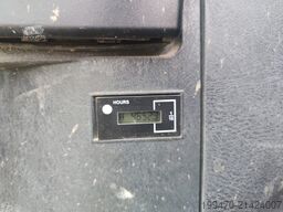 Hyundai R55W-9A with 3 excavator buckets