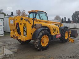 JCB 535-140 with forks and loading bucket