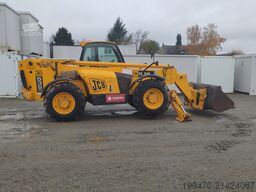 JCB 535-140 with forks and loading bucket