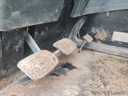 JCB 535-140 with forks and loading bucket