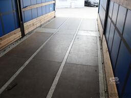 Actros 1833 L nR Curtainsider