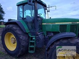John Deere 7710