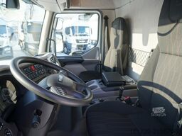 DAF LF 12.210 18-pallet container with tail