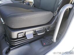 DAF LF 12.210 18-pallet container with tail