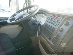 DAF LF 12.210 18-pallet container with tail