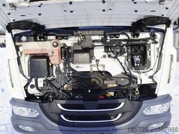 DAF LF 12.210 18-pallet container with tail