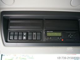 Renault D12 Euro 6 / 18 pallets / Tail lift/ 2017