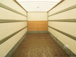 Renault D12 Euro 6 / 18 pallets / Tail lift/ 2017