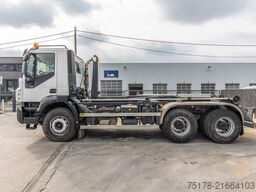 IVECO TRAKKER 410 - 121 499 KM