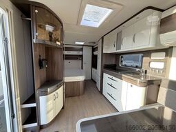 HOBBY Prestige 560 WFU 2.000 kg LM-Felgen silber