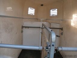 HUMBAUR Atis 2 Pferde Sattelkammer