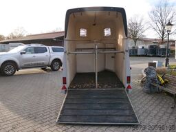 HUMBAUR Atis 2 Pferde Sattelkammer