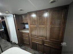 Winnebago Outlook 2 Slides LPG