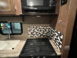 Winnebago Outlook 2 Slides LPG