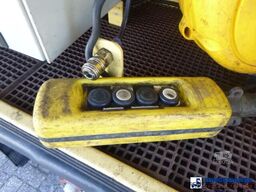 Renault D 26 Wide 6x2 vacuum tank 11 m3