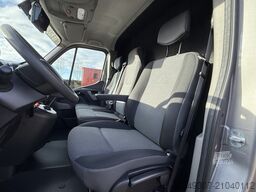 RENAULT MASTER PAARDENWAGEN | HORSETRUCK | TVW | STALLI...