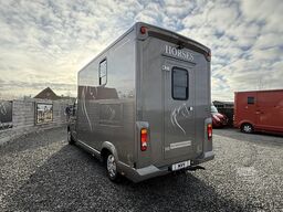 RENAULT MASTER PAARDENWAGEN | HORSETRUCK | TVW | STALLI...