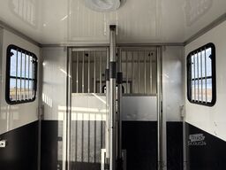 RENAULT MASTER PAARDENWAGEN | HORSETRUCK | TVW | STALLI...