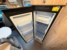 EURAMOBIL Profila 720 EB AHK Sat-Anlage Markise