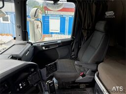 Scania R580 8x2 flatbed truck