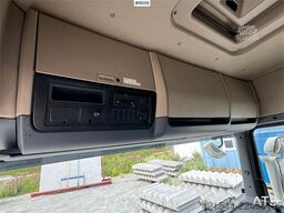 Scania R580 8x2 flatbed truck