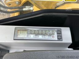 Caterpillar 323D3