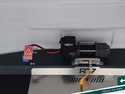 BRIAN JAMES TRAILERS Race Transporter 7 Seilwinde Solar Kamera