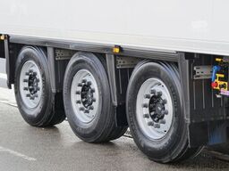 SCHMITZ CARGOBULL SKO 24/ SLXi300/ DS / BLUMEN / TRENNWAND/BI TEMP