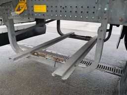 SCHMITZ CARGOBULL SKO 24/ SLXi300/ DS / BLUMEN / TRENNWAND/BI TEMP