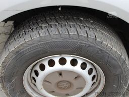 VOLKSWAGEN Crafter 2.5 TDI Kasten 3,5 t + AHK, Klima,