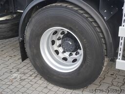 Renault C320 P4x2 E6 / Fassi 5.6 t / Range 8 m /