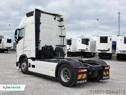 VOLVO FH 460 Globetrotter XL i-Save SideSkirts