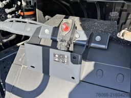 Iveco T-Way AT720T43TH AT ADR Tractor Head (10 units)