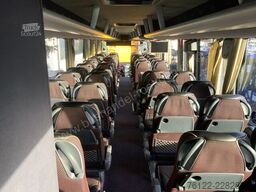 MAN R 09 Lions Coach C