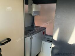 MAN R 09 Lions Coach C
