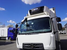 Renault D12 / Lamberet refrigerated truck / lift