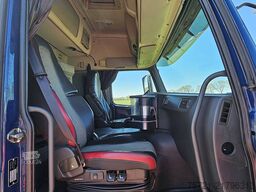 VOLVO FM 500 8X4 TRIPLE HOOKLIFT