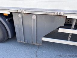 MERCEDES-BENZ Actros 5 mit Schwenwandkoffer und Ladebordwand