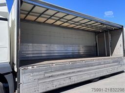 MERCEDES-BENZ Actros 5 mit Schwenwandkoffer und Ladebordwand