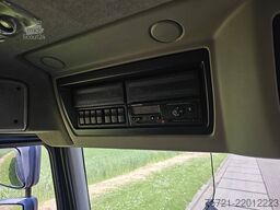 RENAULT D 250 19.5T TAILLIFT