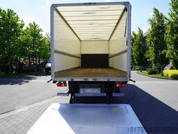Renault D280 16T / Box truck 18 EPAL / Tail lift
